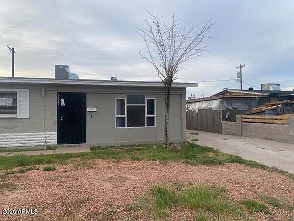 3rd image of 7619 W CLARENDON Avenue