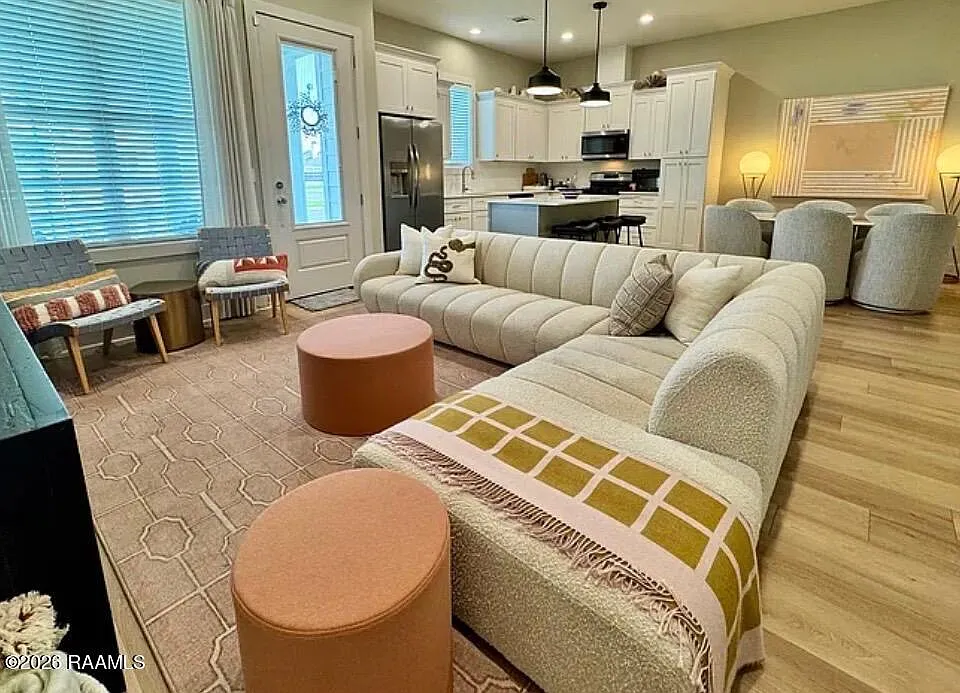 3 bed, 1272 sqft, $1,990 — Photo 2