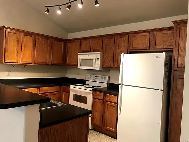3370 Columbine Dr — Photo 3
