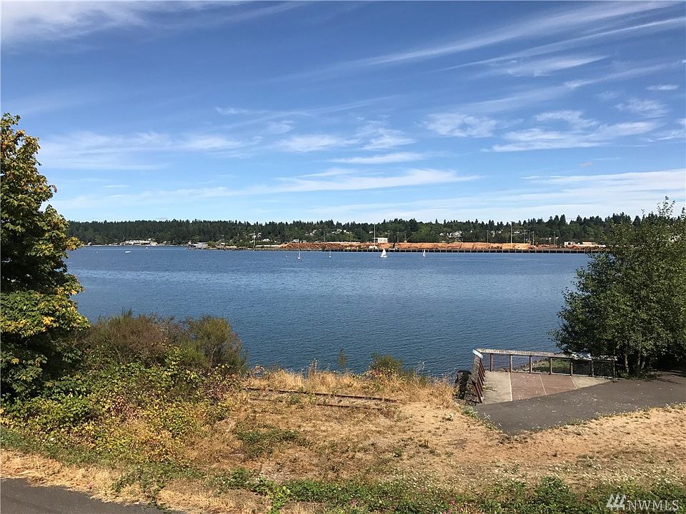 2nd image of 1215 W Bay Dr NW