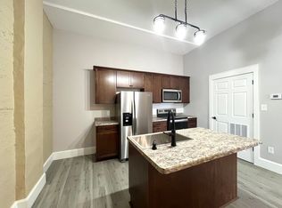 Locust 318-322, Delavan, IL 61734