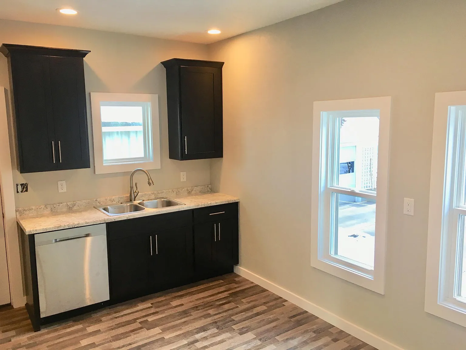 2 bed, 1.5 bath, 1200 sqft, $1,350 — Photo 3