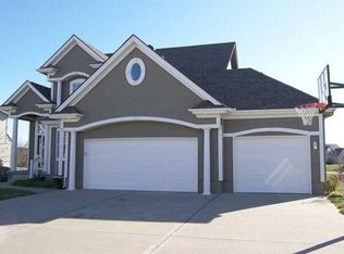 4243 SW Flintrock Dr, Lees Summit, MO 64082