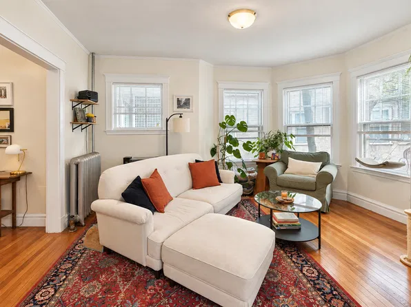 33-37 Concord Ave #16, Cambridge, MA 02138