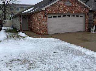 312 Deer Trail Ln, Schererville, IN 46375