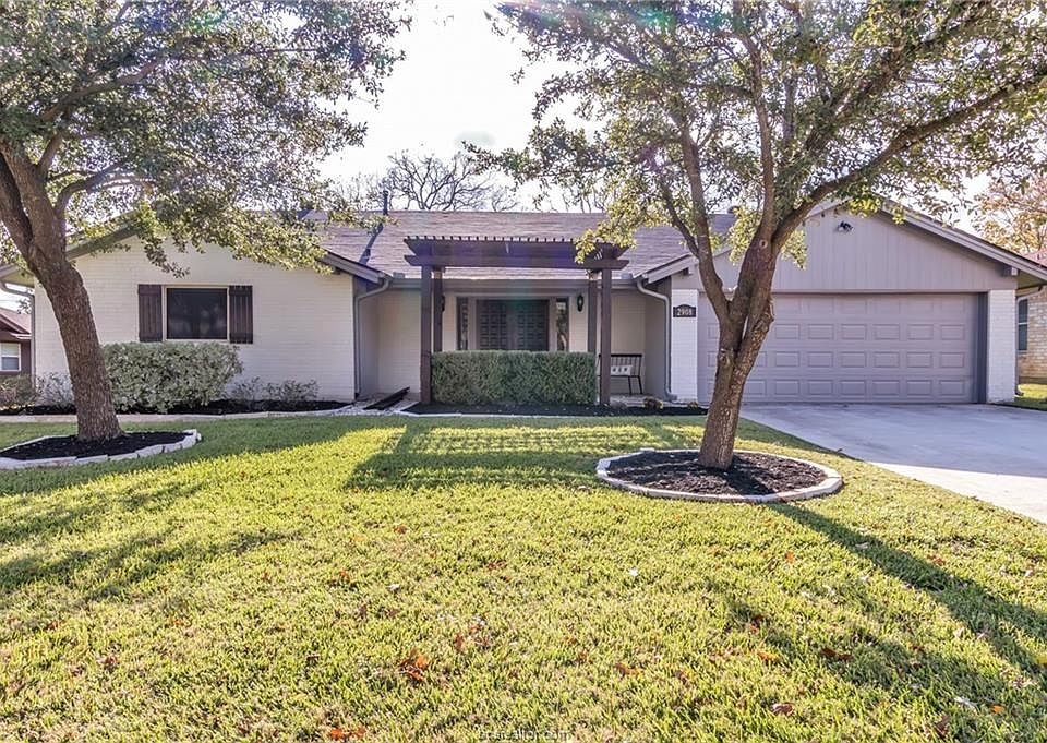 1st image of 2908 River Oaks Cir