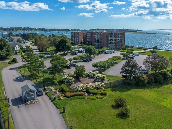 1202 Capella S, Newport, RI 02840