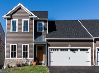 209 Waters Edge Dr, Mount Joy, PA 17552