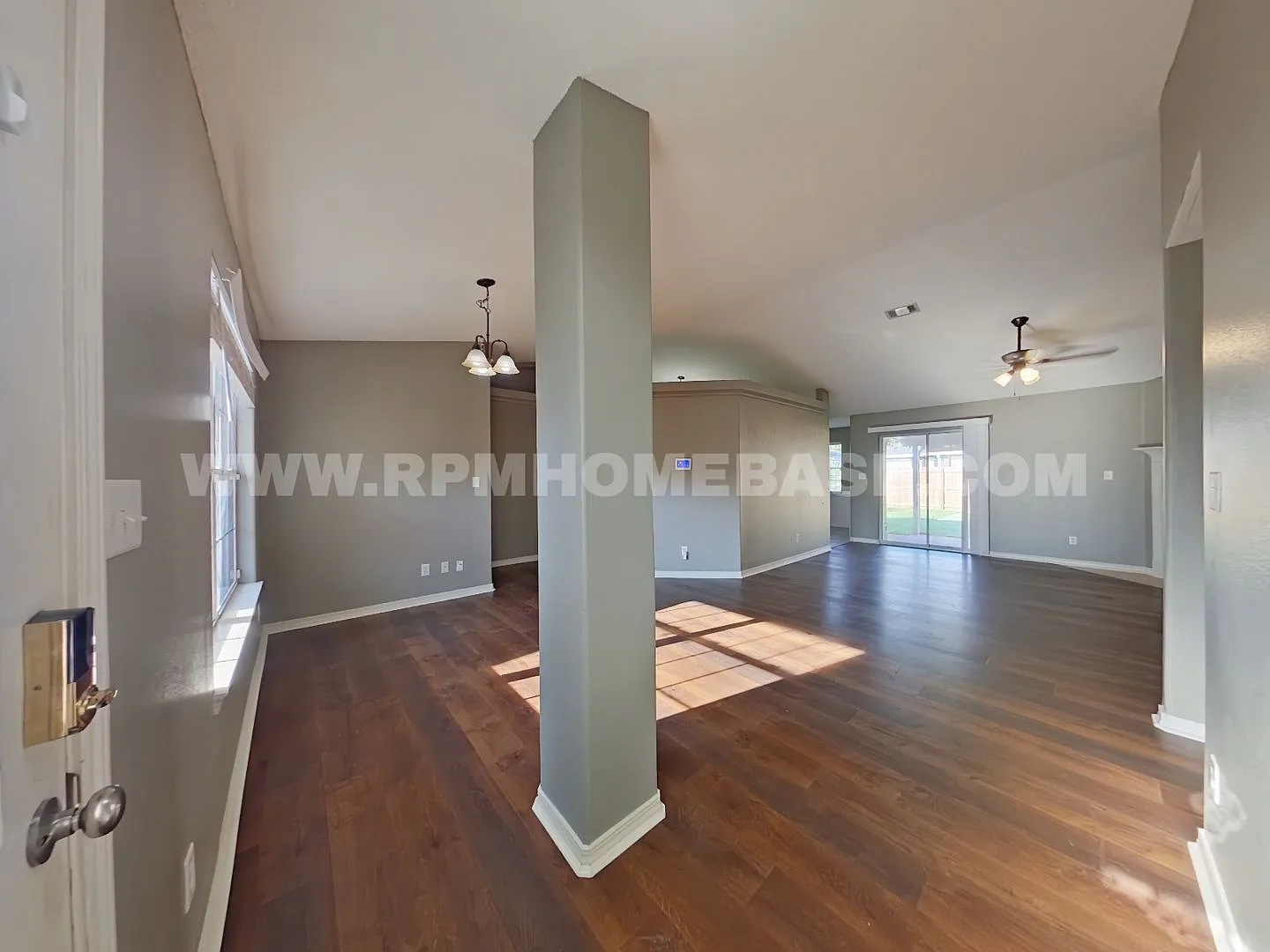 Charming 3-Bedroom Home in the Hidden Estates Community of Navarre — Photo 2