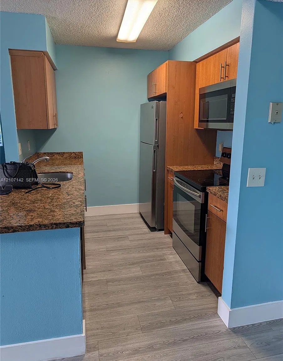 Bella Grand Condo — Photo 3