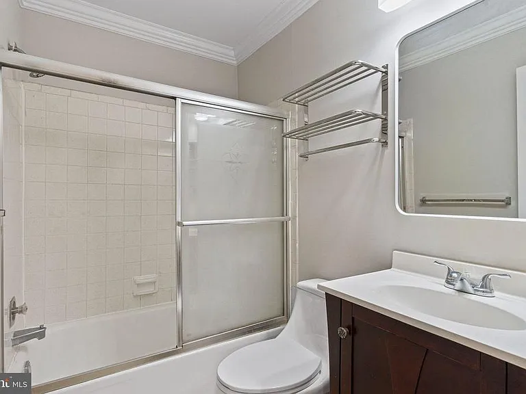 8251 Clifton Farm Ct — Photo 31