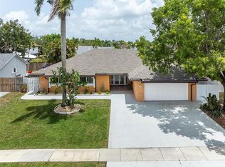 721 SW 96th Ave, Pembroke Pines, FL 33025