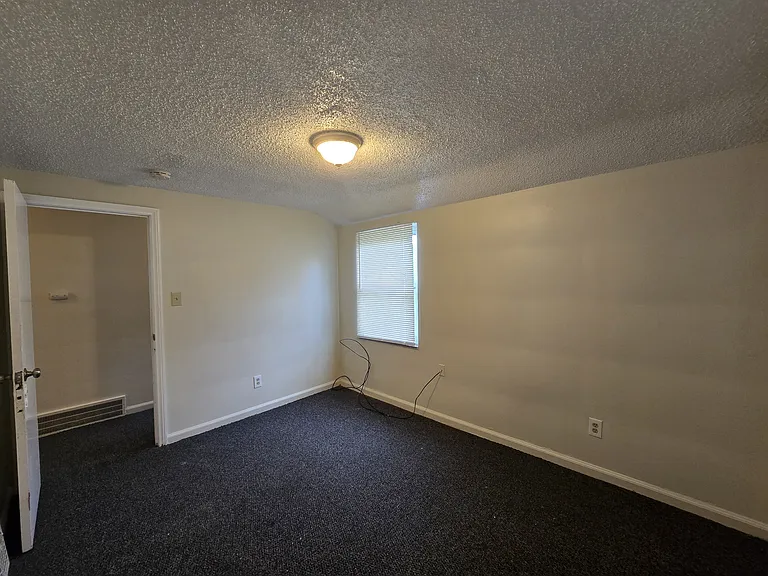 15205 Maplewood Ave — Photo 32