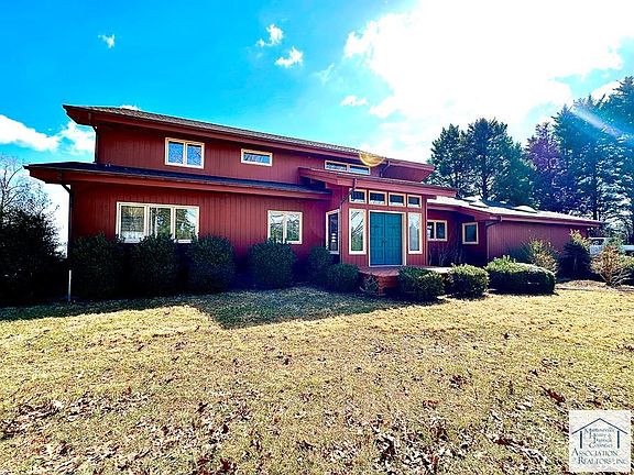 3rd image of 4584 Stoney Mountain Rd