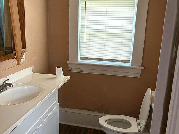 3rd image of 1131 Loudon Ave NW