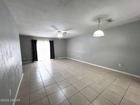 5th image of 1303 Deer Springs Rd