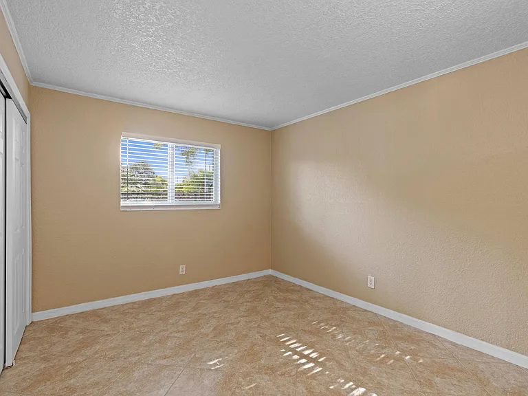 309 NE 16th St #4 — Photo 11