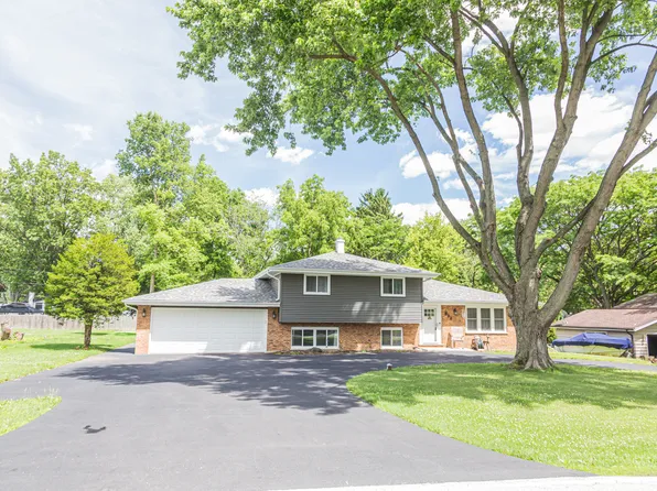 4N211 Avard Rd, West Chicago, IL 60185