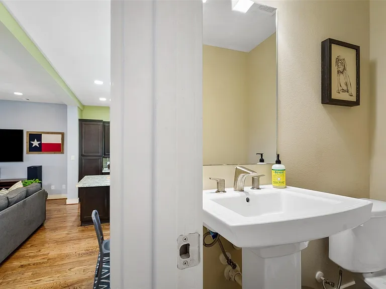 1720 Live Oak St — Photo 20
