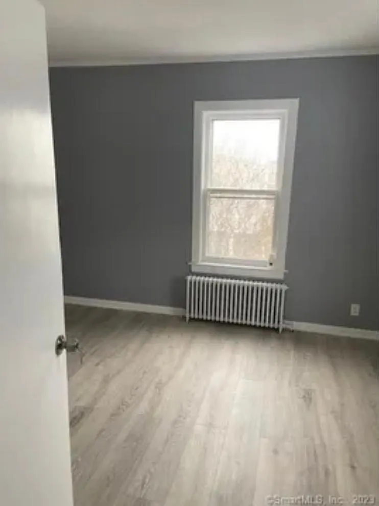 2 bed, 1000 sqft, $1,600 — Photo 2
