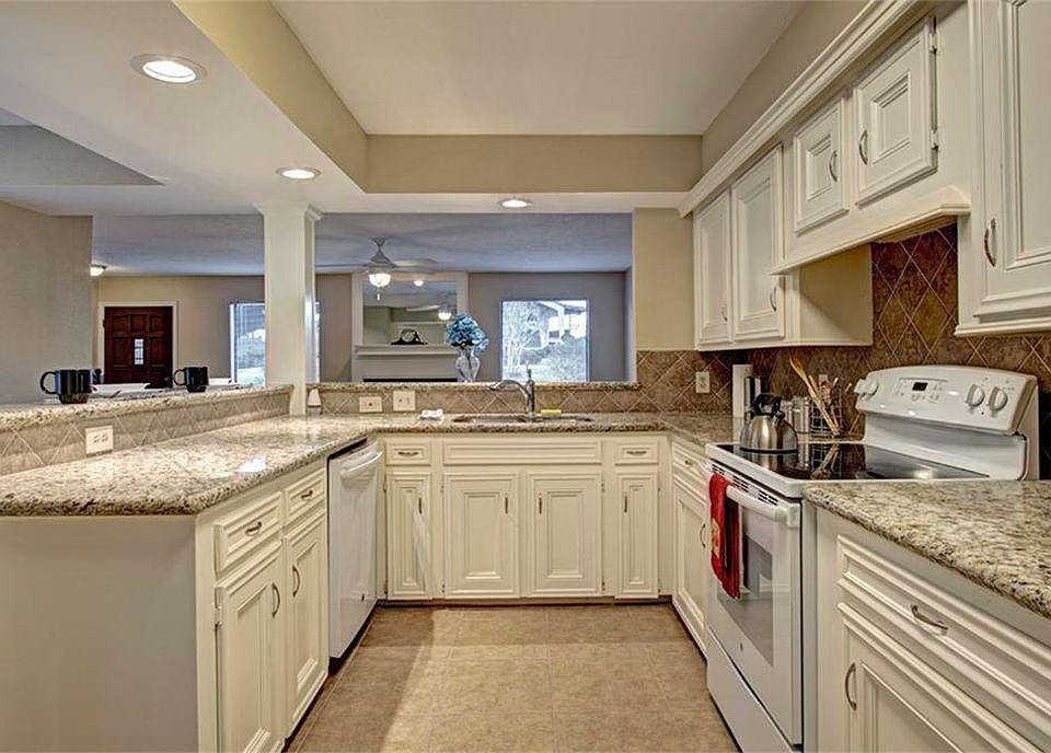 1st image of 102 Harbour Town Ct