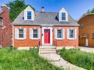 496 Longcommon Rd, Riverside, IL 60546