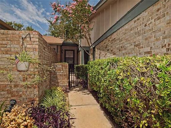 2nd image of 1084 Verbena Dr