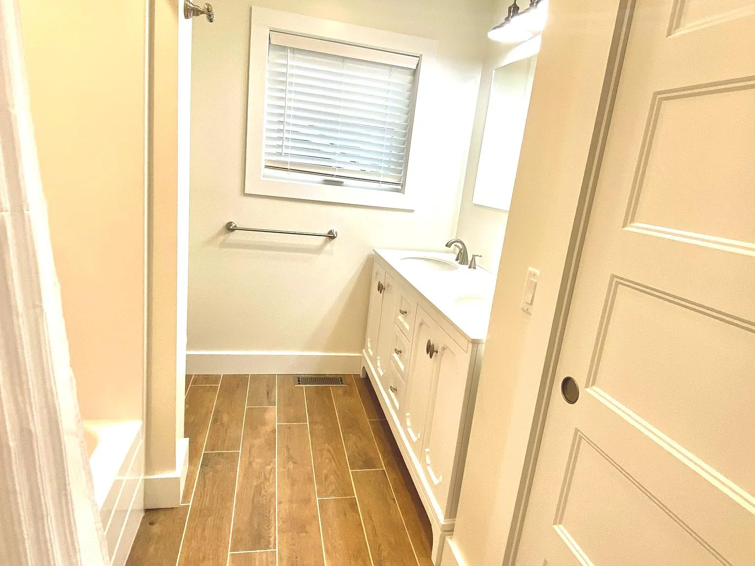 869 E Lakeshore Dr — Photo 4