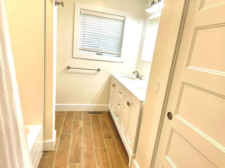 869 E Lakeshore Dr — Photo 4