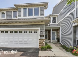 2729 Spy Glass Dr, Chaska, MN 55318