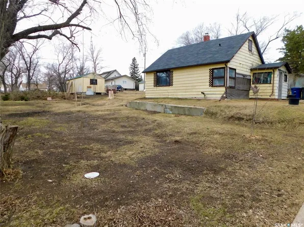 220 2nd STREET E, Lafleche, SK S0H 3R0