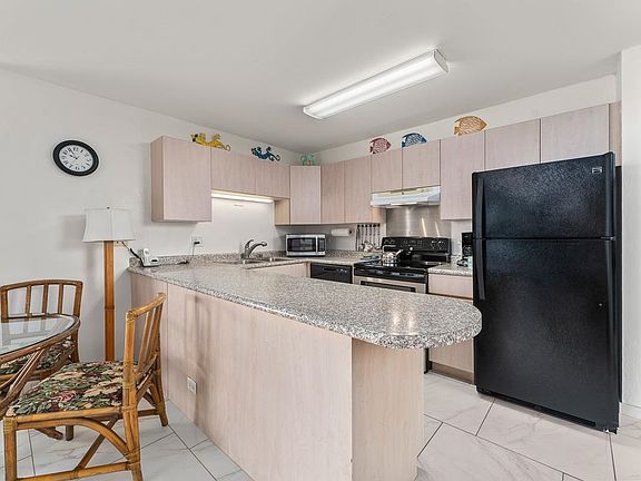 3rd image of 50 Hauoli St APT 301