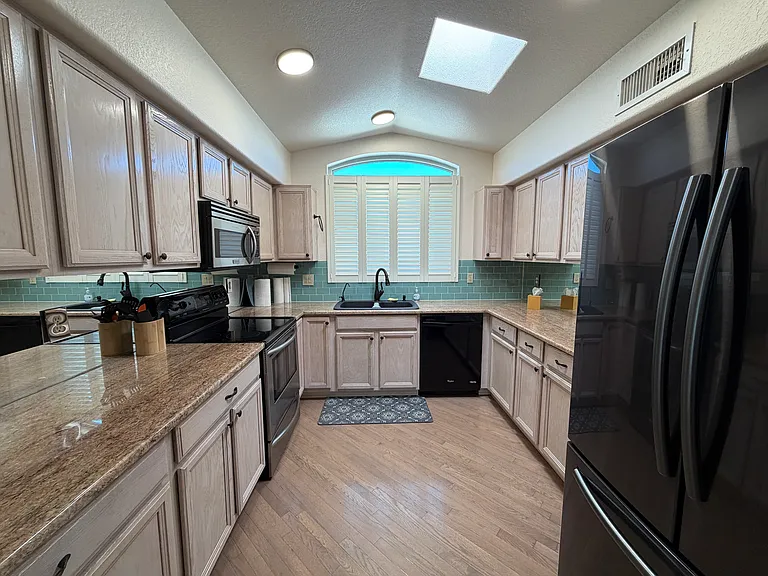 8977 W Lisbon Ln — Photo 11