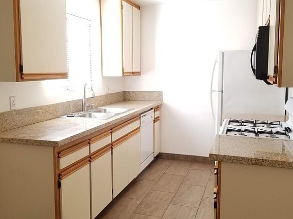 Kitchen with dishwasher, refrigerator, oven and microwave