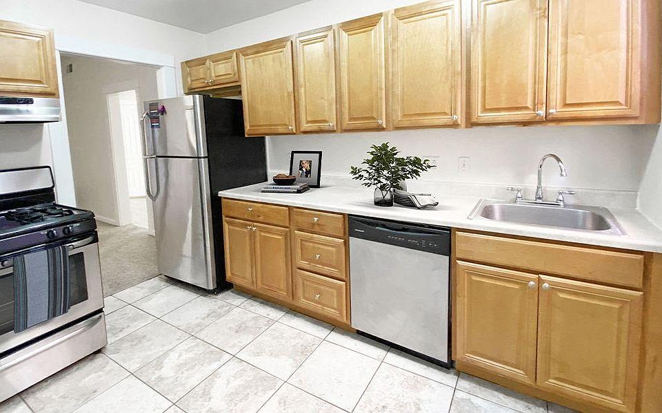 2nd image of 632 Bellefonte St #23ba45e01