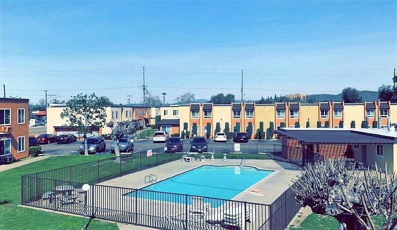 1st image of 743 S Magnolia Ave
