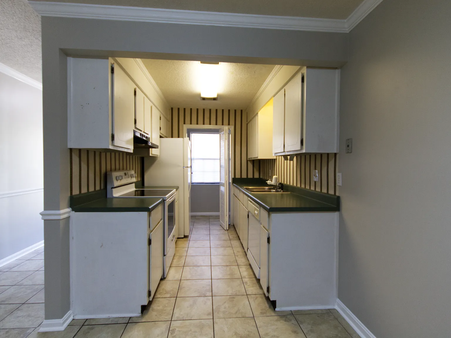 426 Westcliff Cir — Photo 2