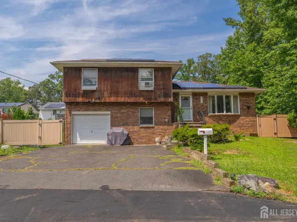 696 Grove Ave, Laurence Harbor, NJ 08879