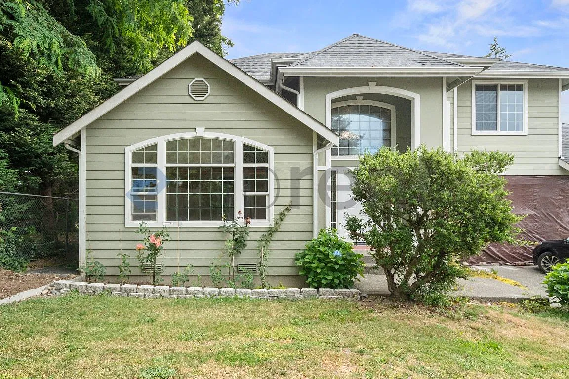 5 bed, 2.5 bath, $6,930 — Photo 3