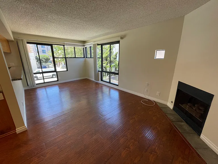 938 S Gramercy Pl #101 — Photo 2