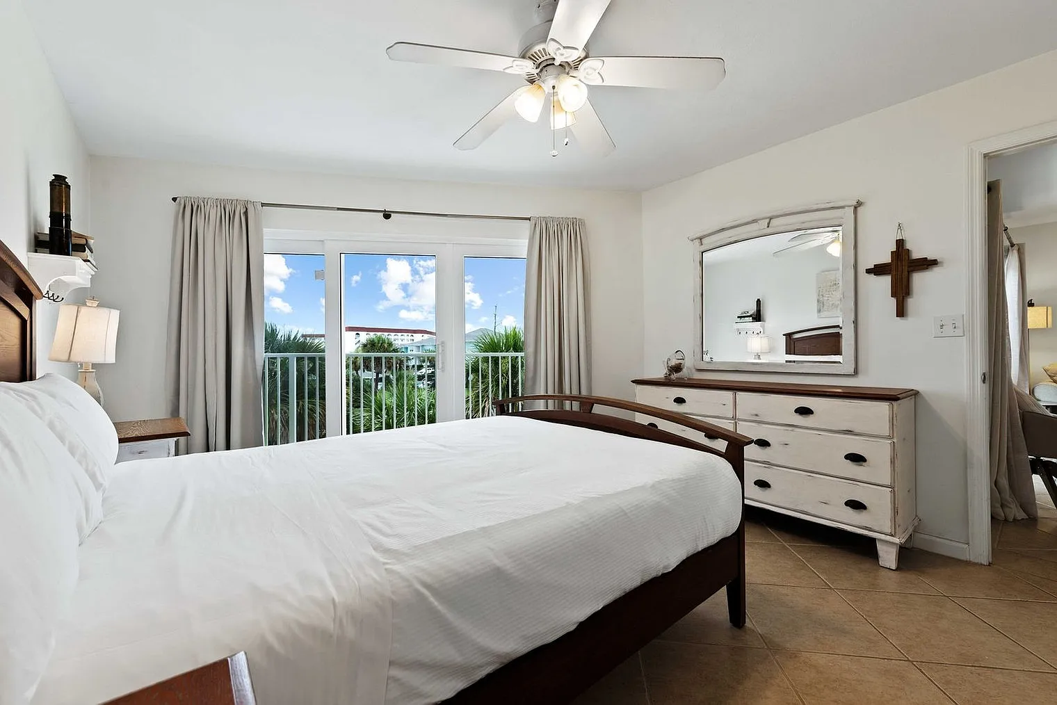 2 bed, 2.0 bath, 9622 sqft, $2,494 — Photo 3