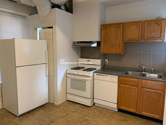 2nd image of 723 W Wrightwood Ave #3