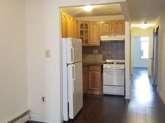 3rd image of 371 Marion St APT 3L