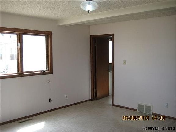 4th image of 801 S 12th St