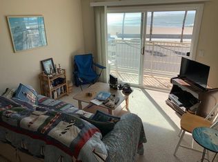 229 E Surfside Dr, Port Hueneme, CA 93041