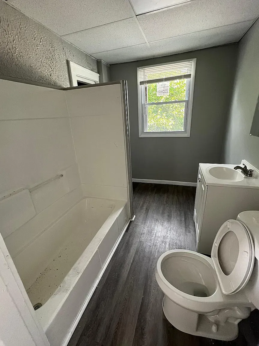 3 bed, 1400 sqft, $1,350 — Photo 2