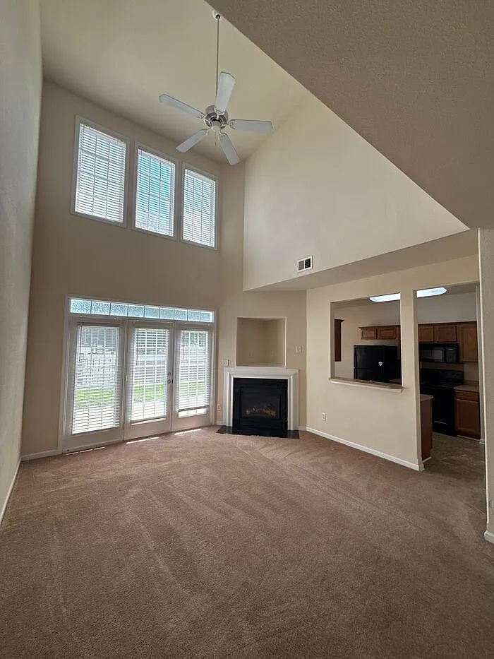 3 bed, 2.0 bath, 1494 sqft, $1,700 — Photo 4