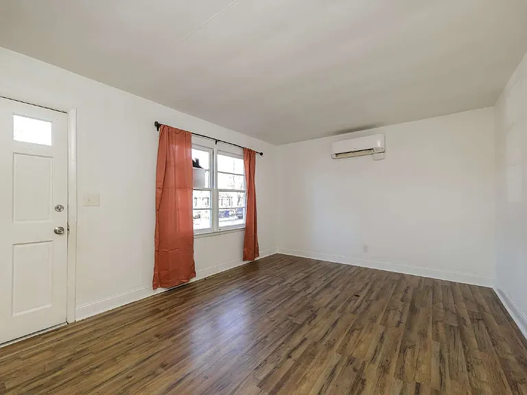 238 Bond St — Photo 5