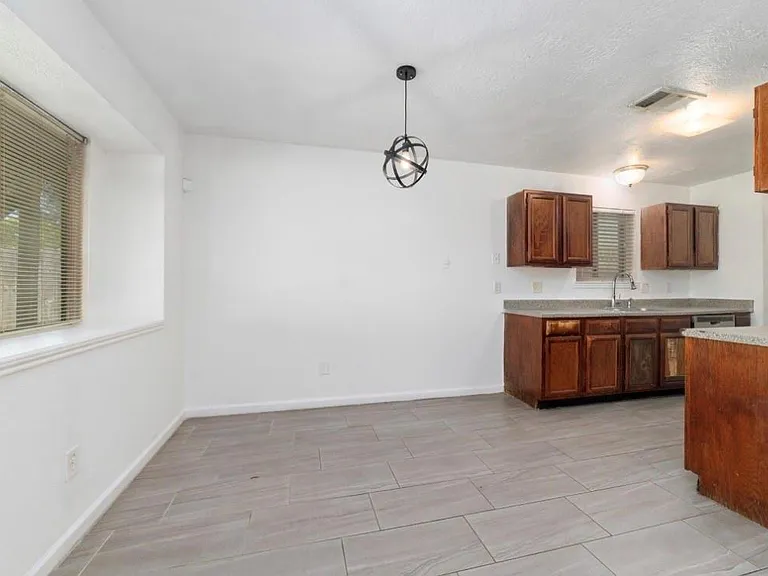 13502 Wells River Dr — Photo 4