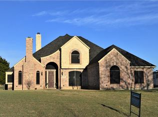 930 Valley View Ave, Red Oak, TX 75154